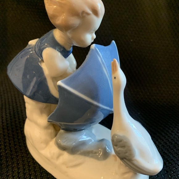Vintage Carl Schneider Grafenthal Porcelain Figurine Girl Goose Umbrella 1950s - Picture 4 of 8
